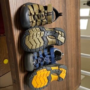 Pair of size 8 boys keen waterproof shoes.